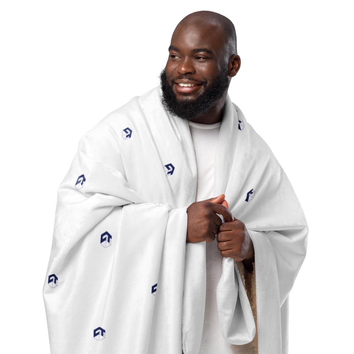 Simple White Cooledtured Sherpa blanket