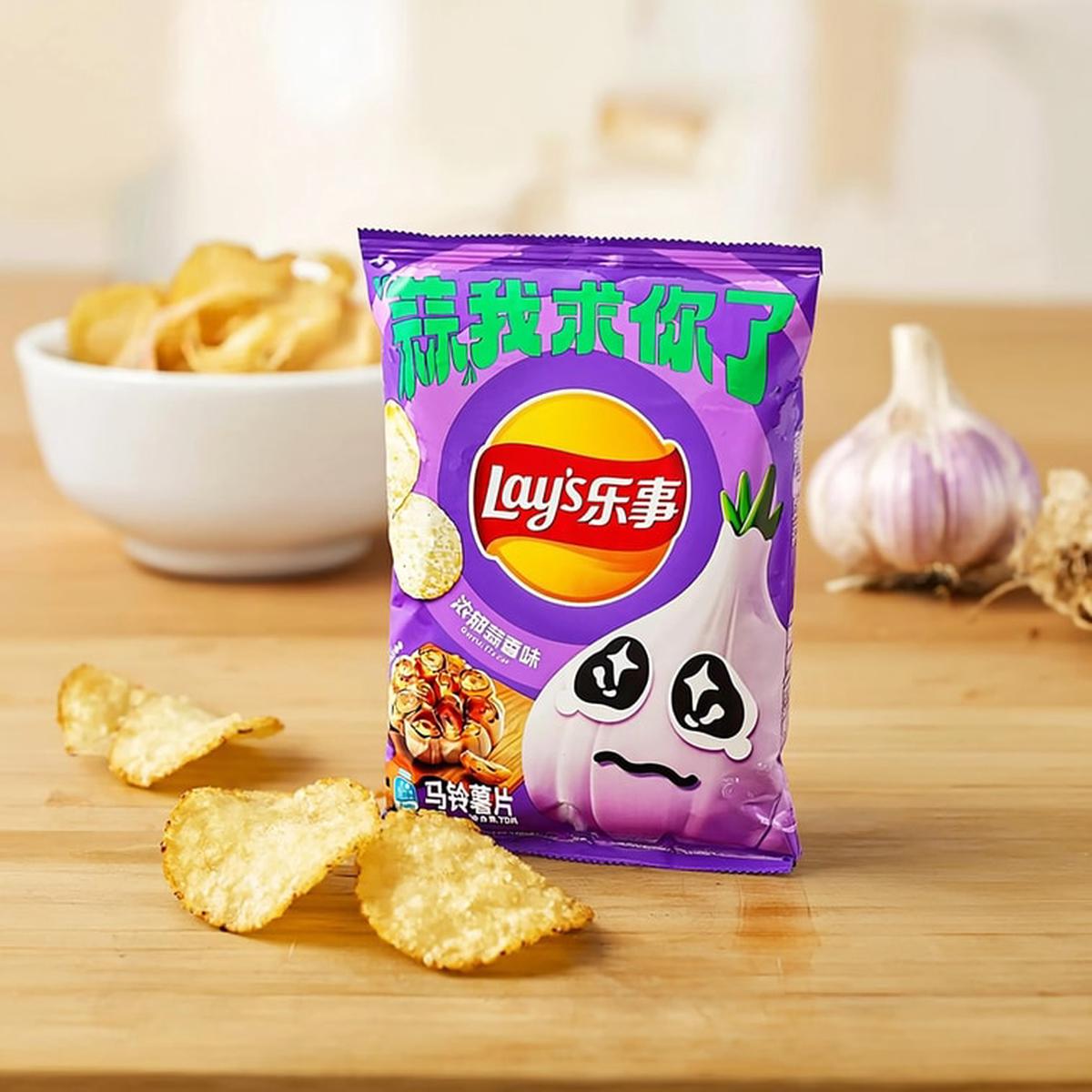 Lays Potato Chips Rich Garlic Flavor 246 oz